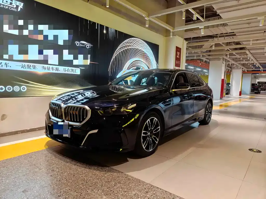 BMW 5 Series — фото 1