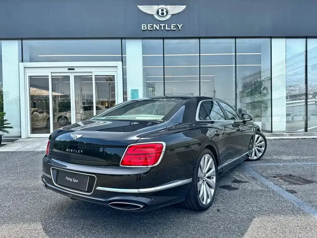 Bentley Flying Spur PHEV — фото 3