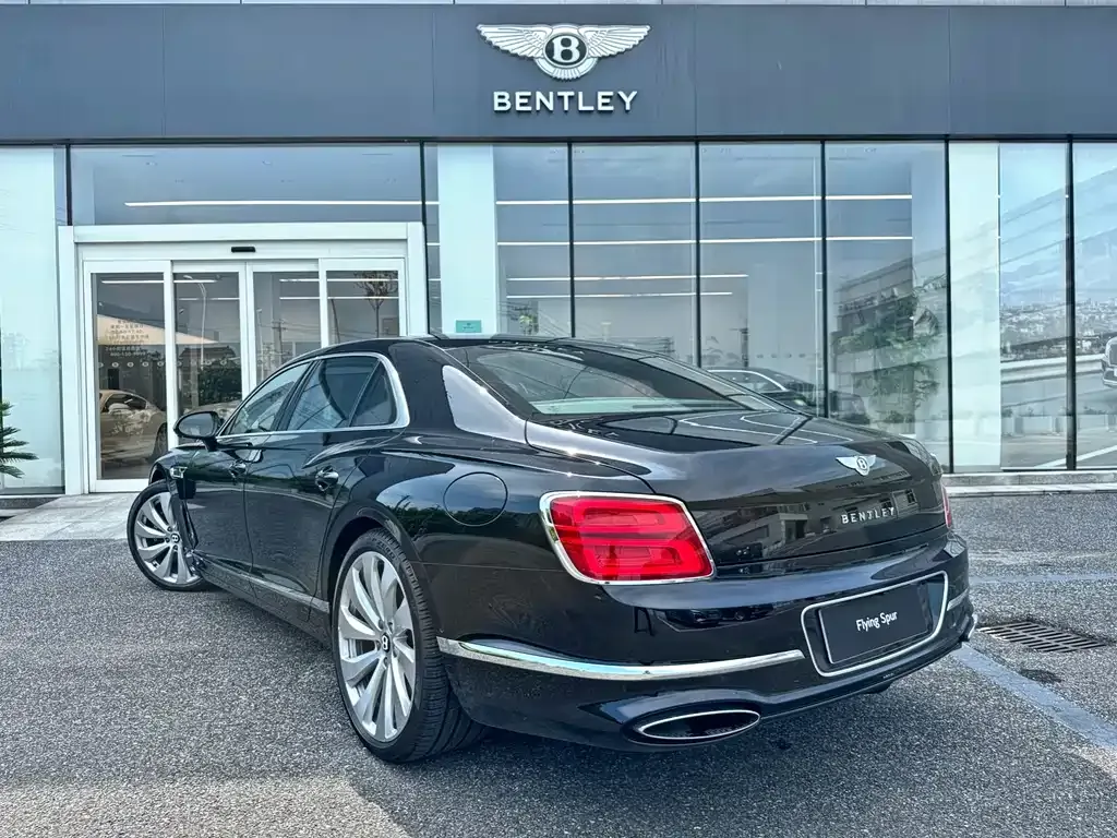 Bentley Flying Spur PHEV — фото 7