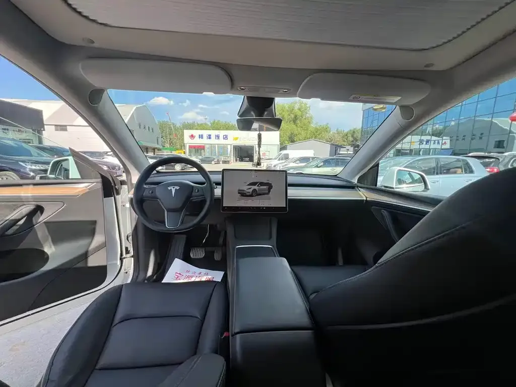 Tesla Model Y — фото 6