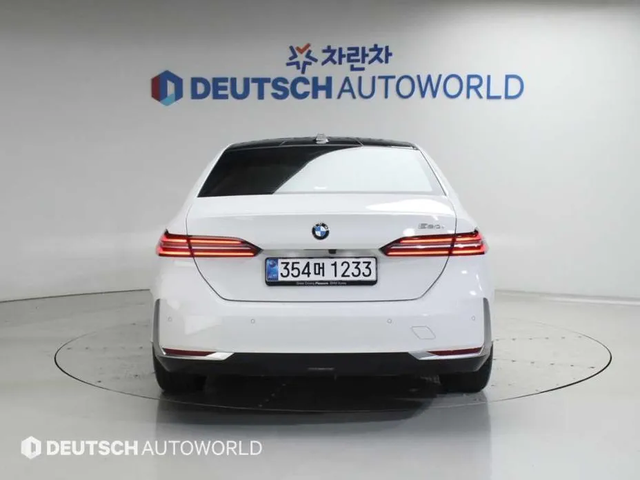 BMW 5-Series 2025 из KR, фото 2