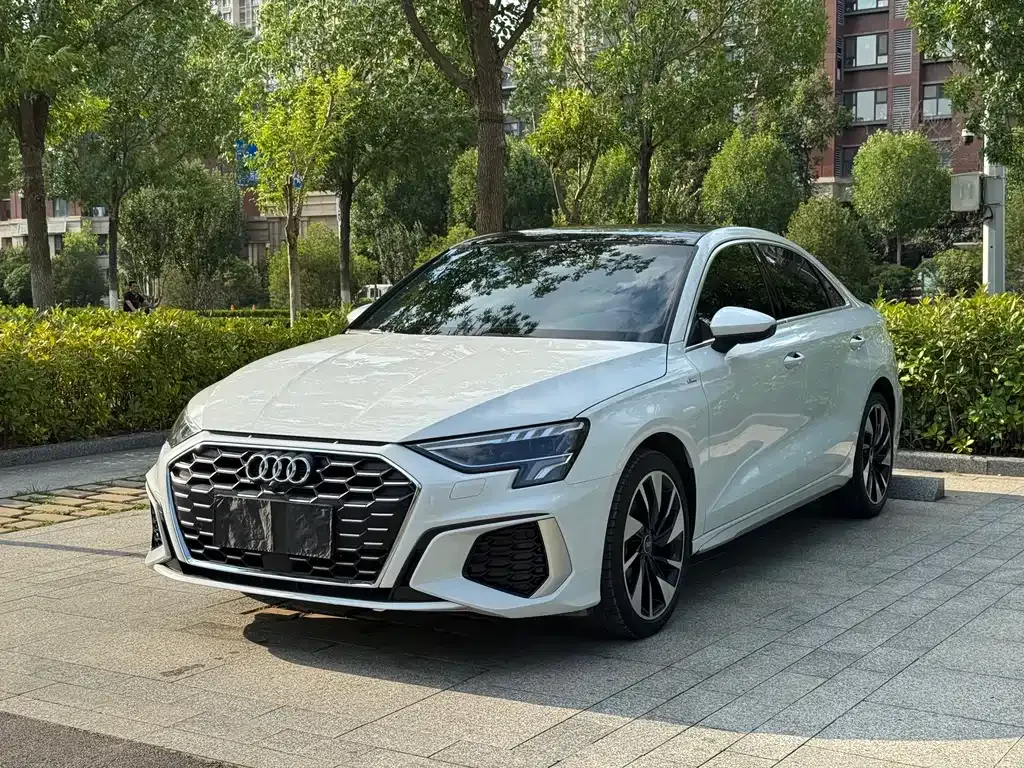 Audi A3 — фото 1