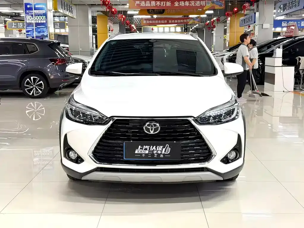 Toyota Yaris L — фото 5