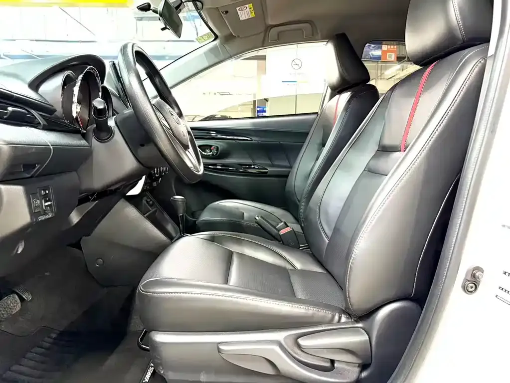 Toyota Yaris L — фото 2