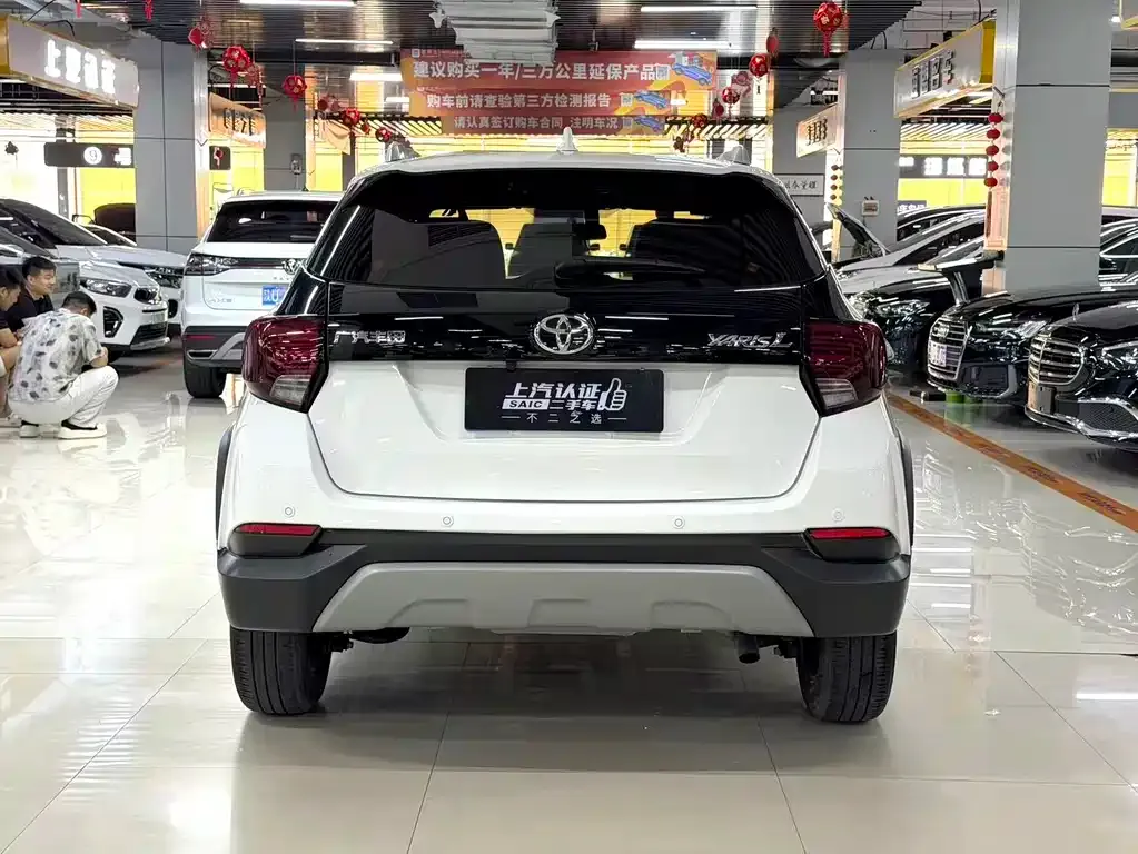 Toyota Yaris L — фото 4
