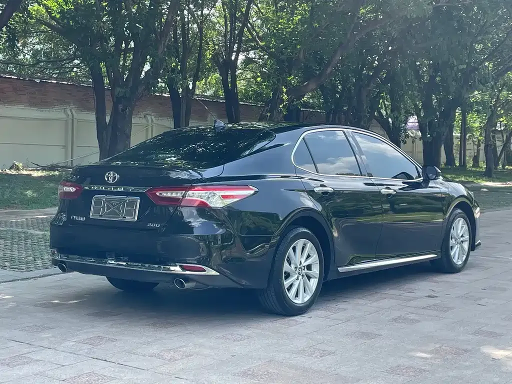 Toyota Camry — фото 9