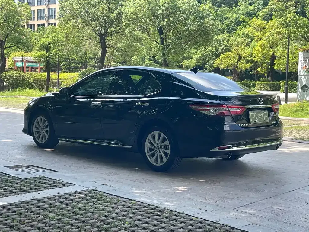 Toyota Camry — фото 8