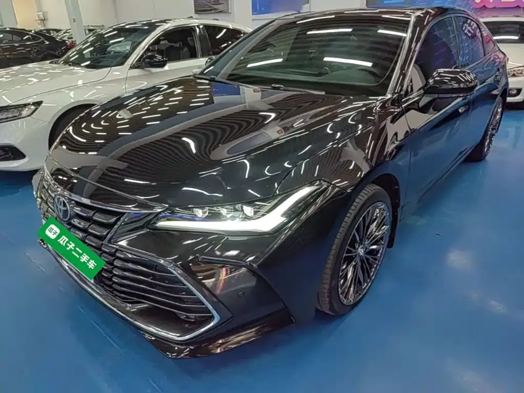 Toyota Avalon — фото 1