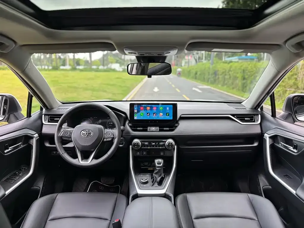 Toyota RAV4 — фото 6