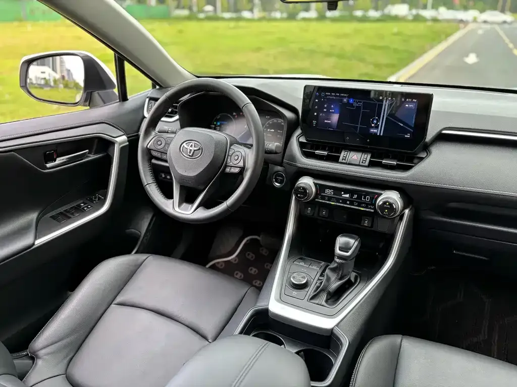 Toyota RAV4 — фото 3
