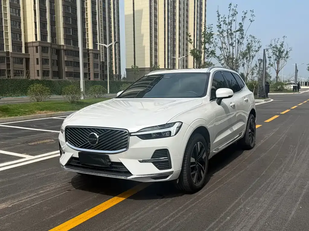 Volvo XC60 — фото 1
