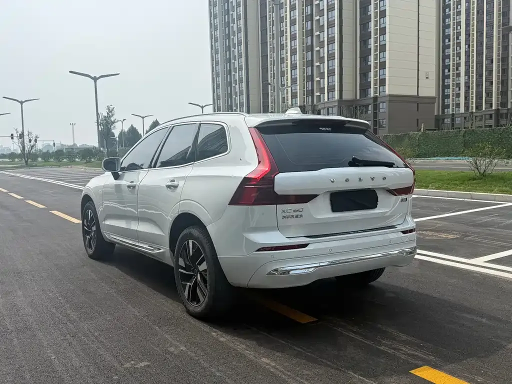 Volvo XC60 — фото 4