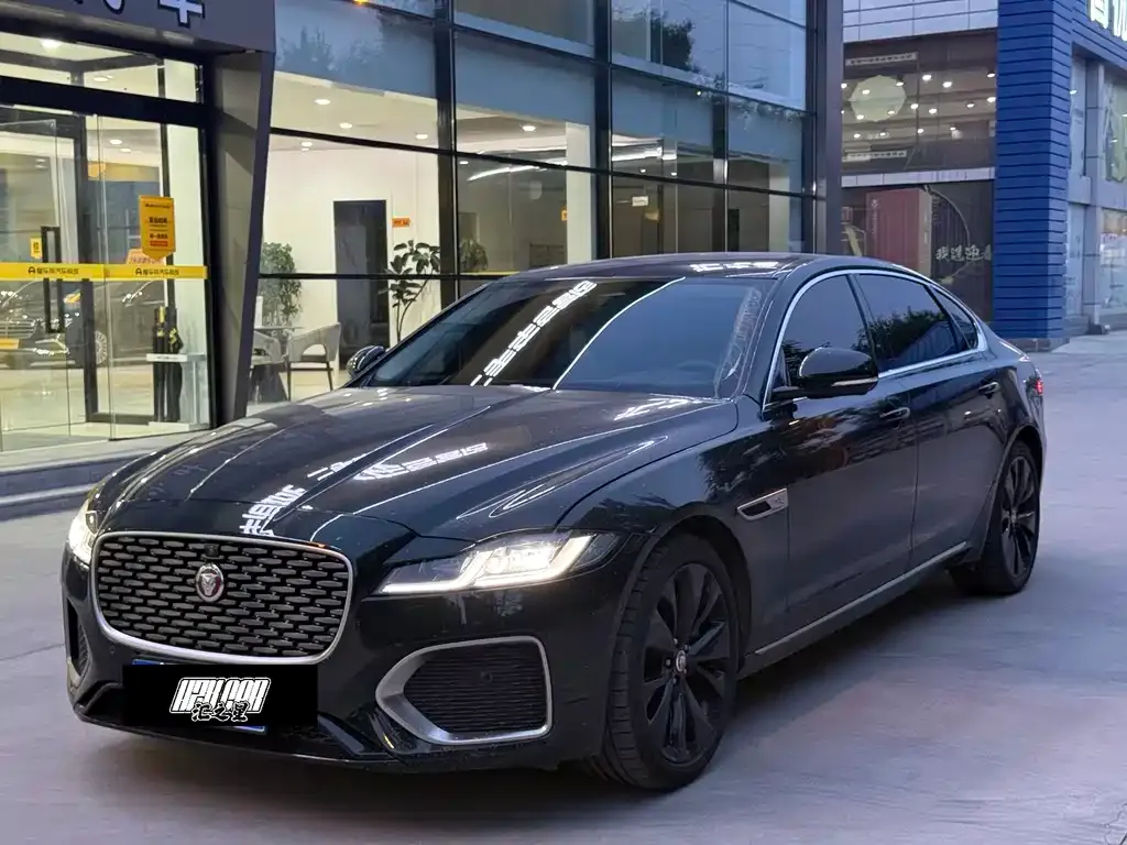 Jaguar XFL — фото 1