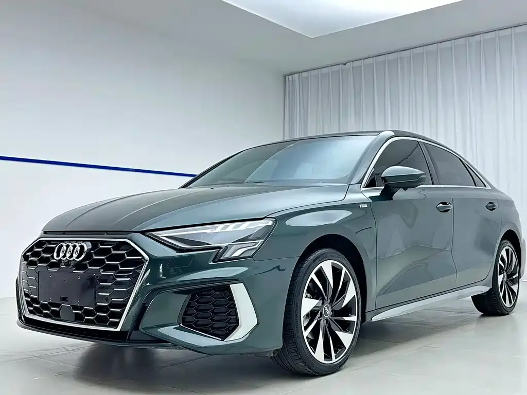Audi A3 — фото 1