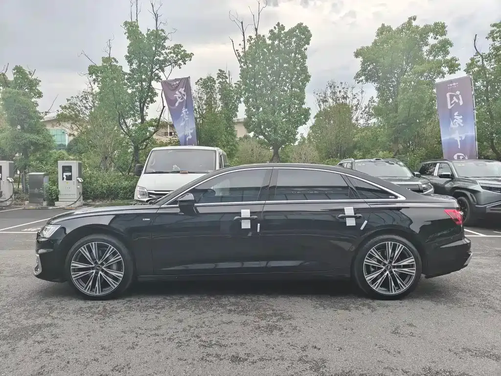Audi A6L 2024 из CN, фото 6