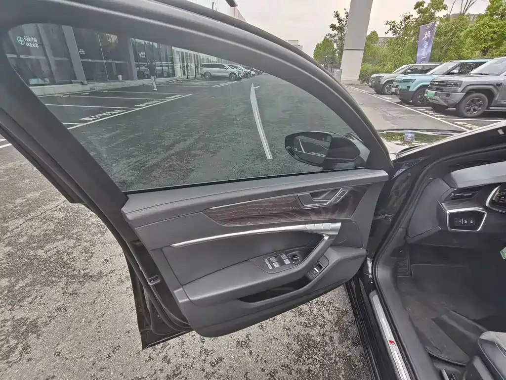Audi A6L 2024 из CN, фото 4