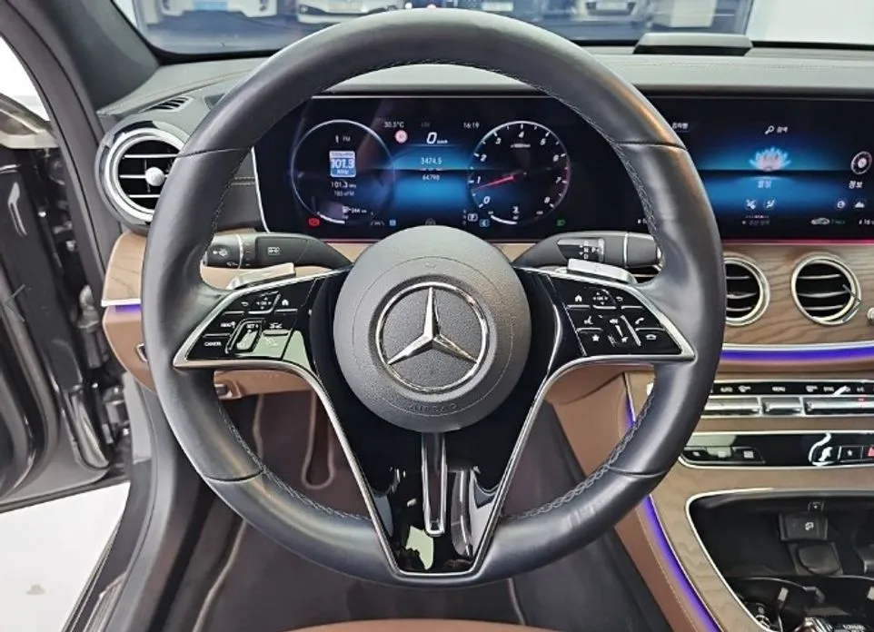 Mercedes-Benz E-Class — фото 10