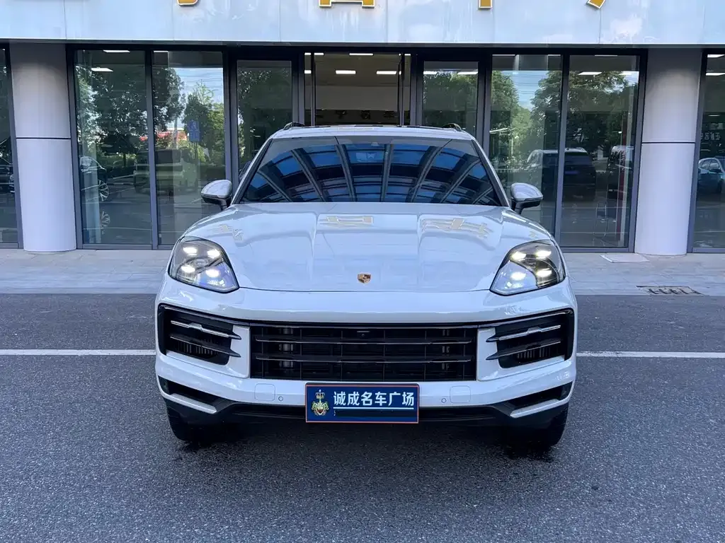 Porsche Cayenne — фото 1