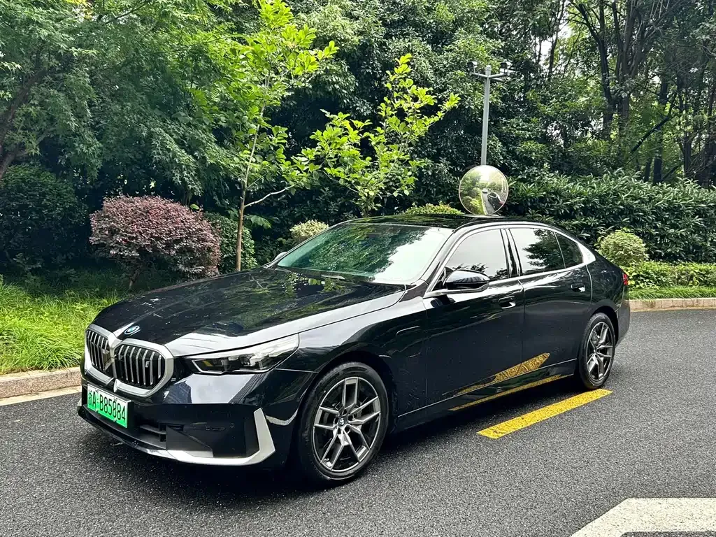 BMW i5