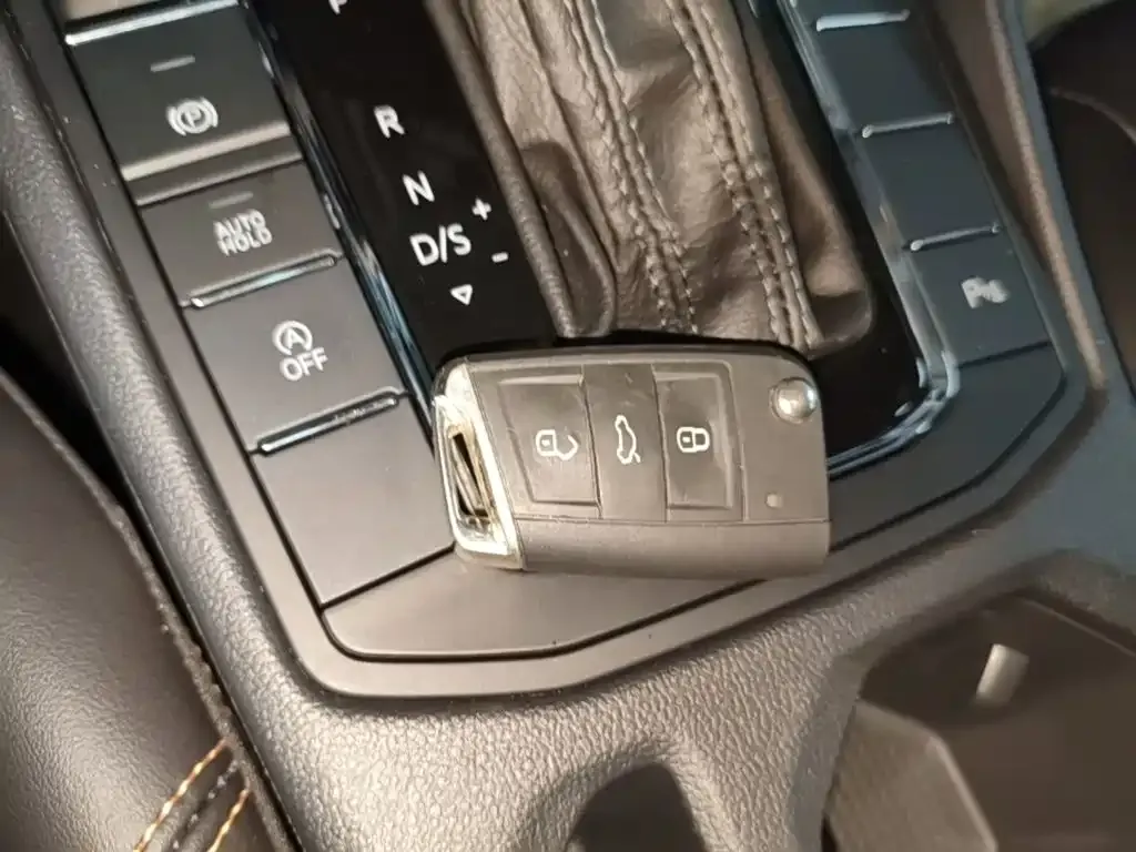 Volkswagen Bora 2024 из CN, фото 3