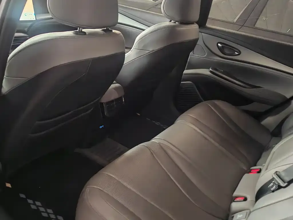 BYD Seal 07 DM-i — фото 2