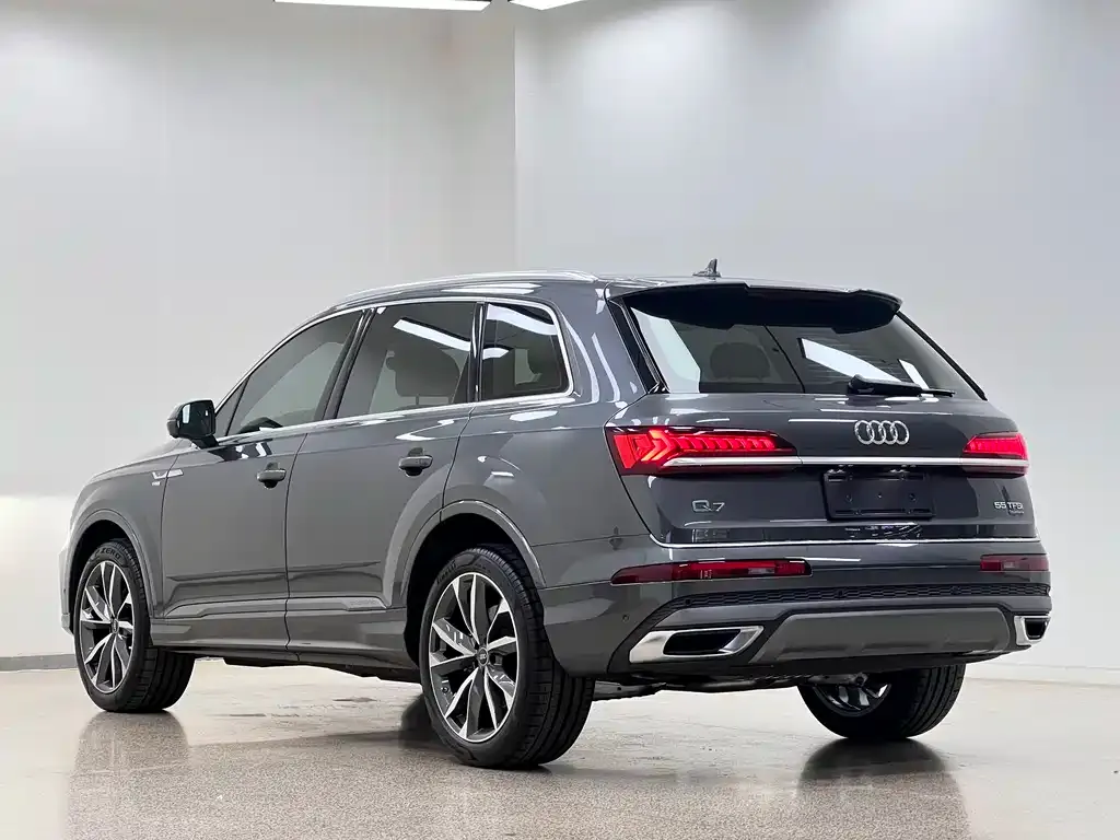 Audi Q7 — фото 9