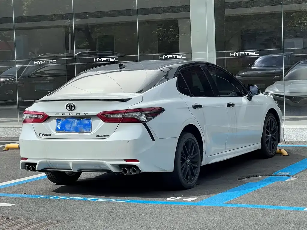 Toyota Camry — фото 6