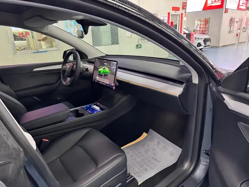 Tesla Model Y — фото 5