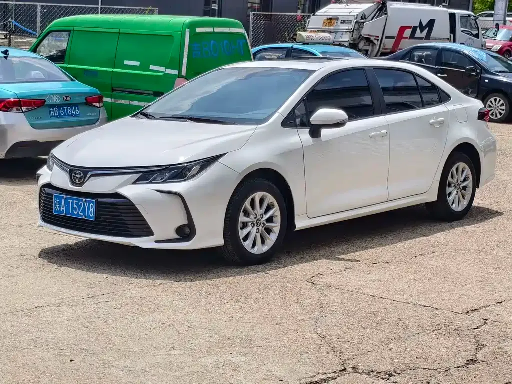 Toyota Corolla — фото 1
