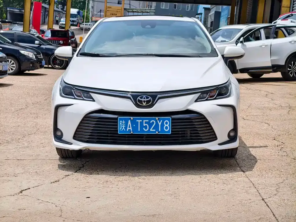 Toyota Corolla — фото 10