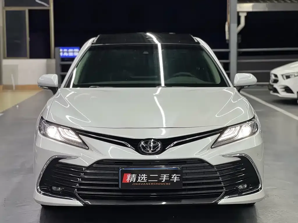 Toyota Camry — фото 6