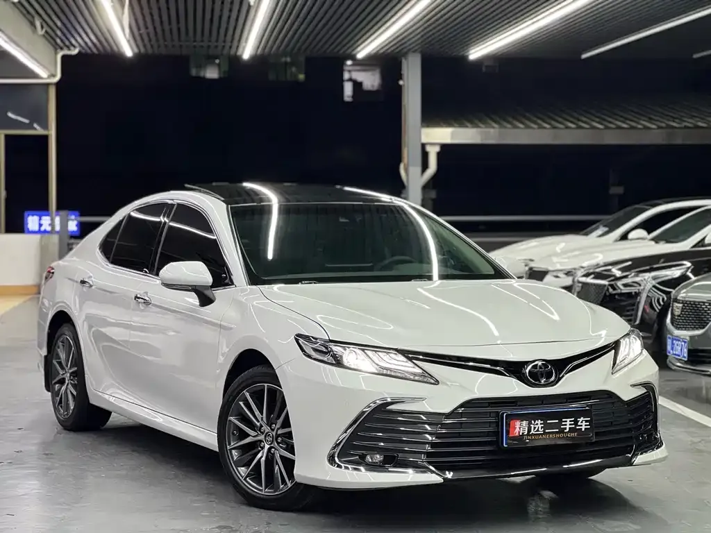Toyota Camry — фото 4