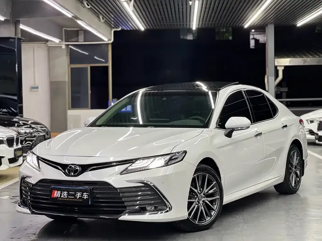 Toyota Camry — фото 3