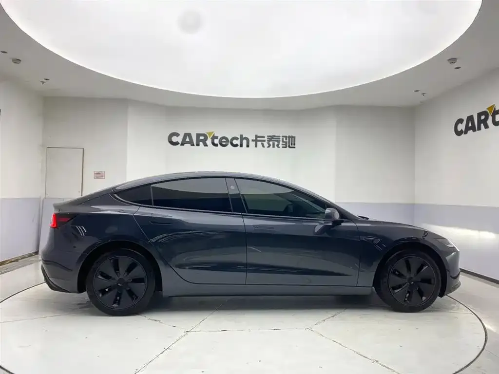 Tesla Model 3 — фото 8