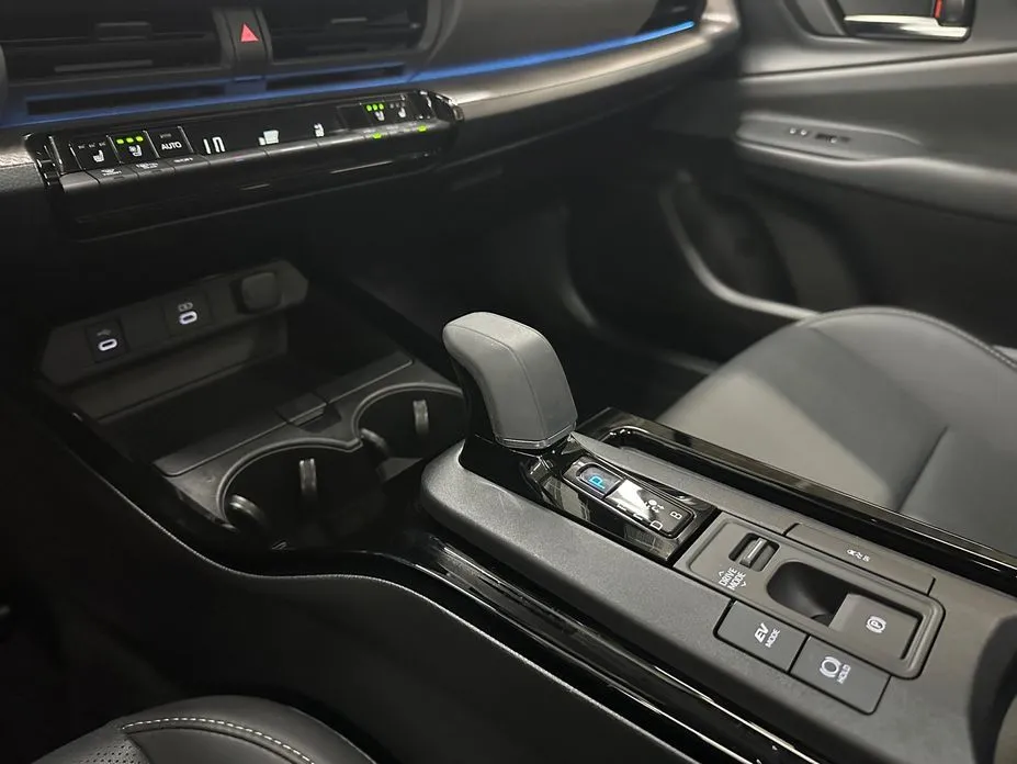 Toyota Prius — фото 8