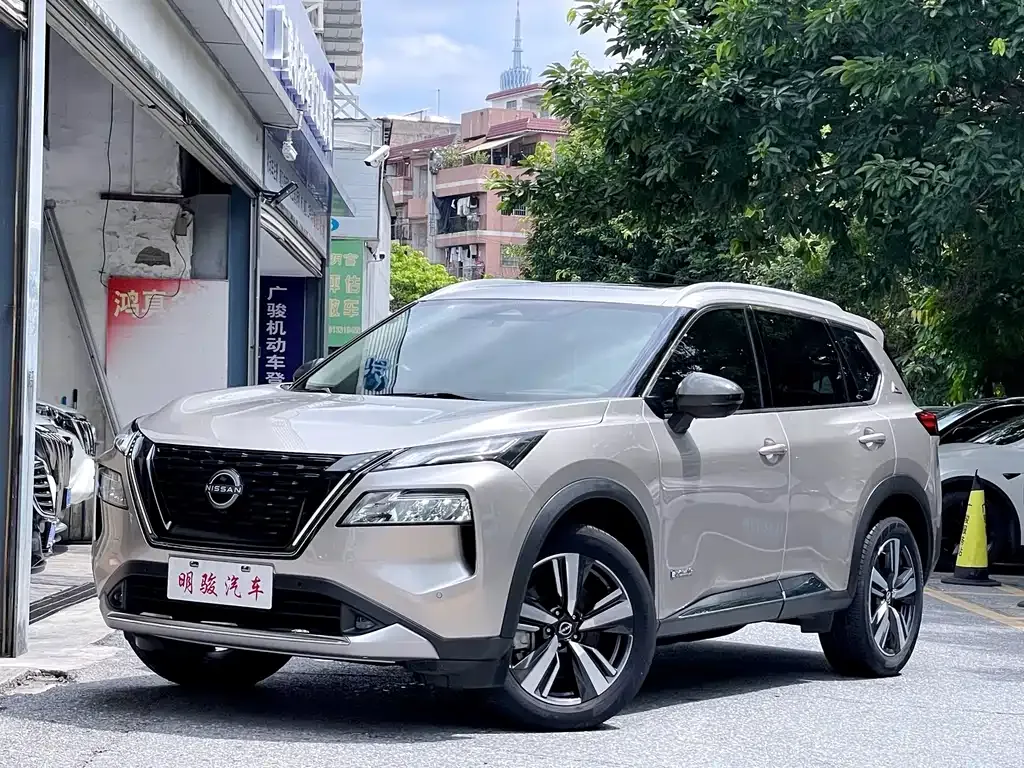Nissan X-Trail — фото 1