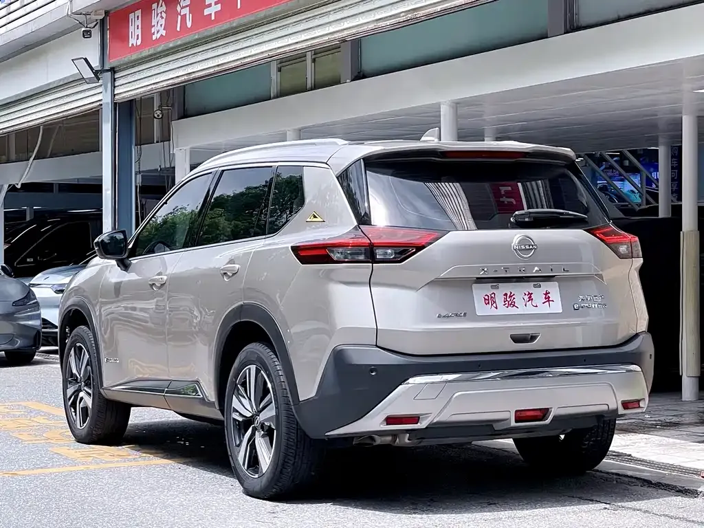 Nissan X-Trail — фото 10