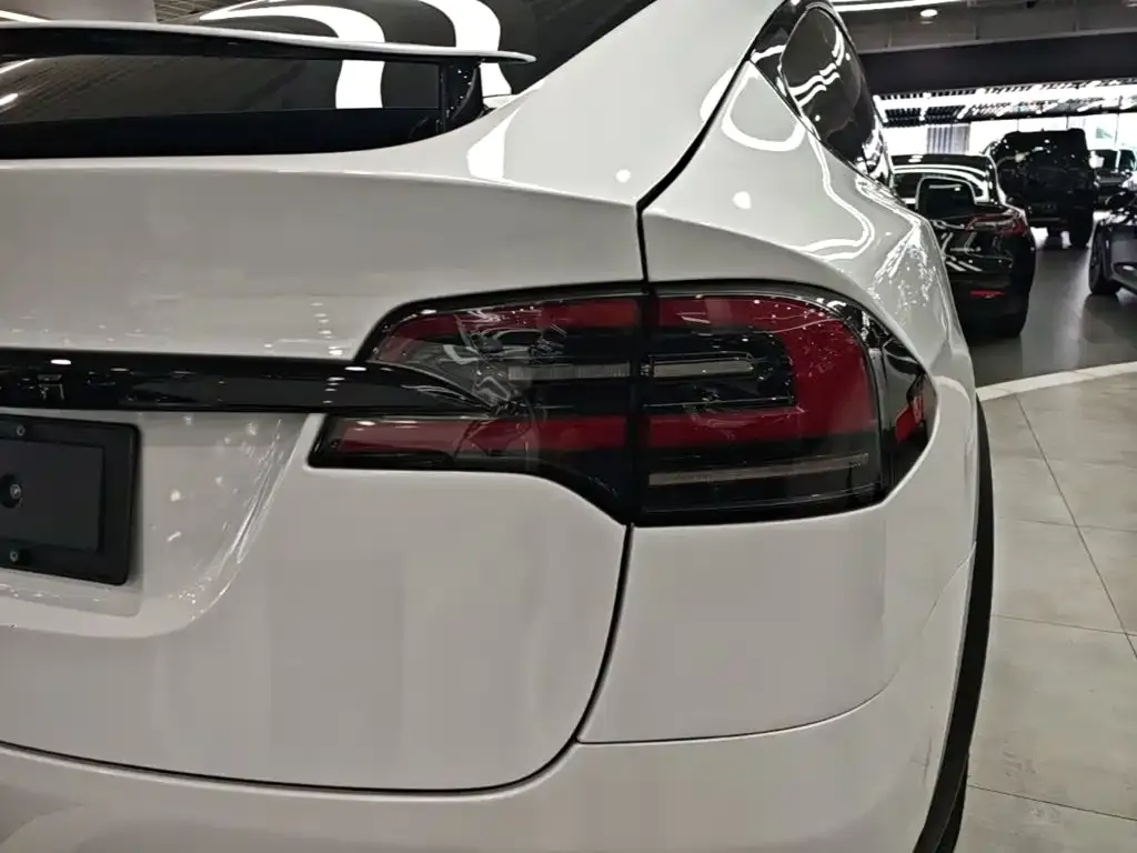 Tesla Model X — фото 5