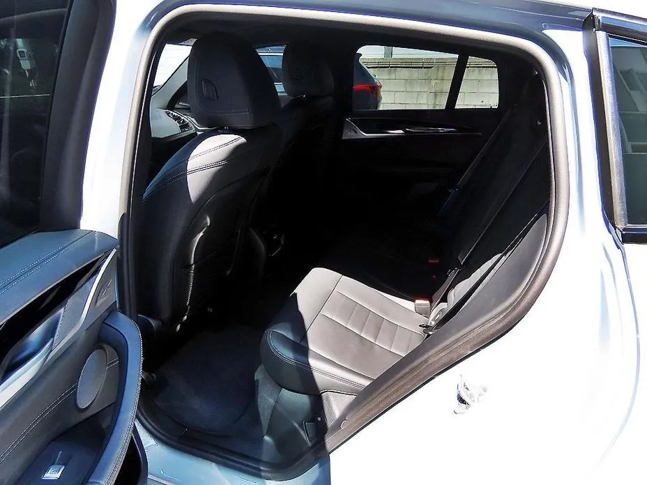 BMW X4 2024 из KR, фото 8