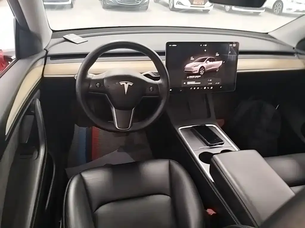 Tesla Model Y — фото 4