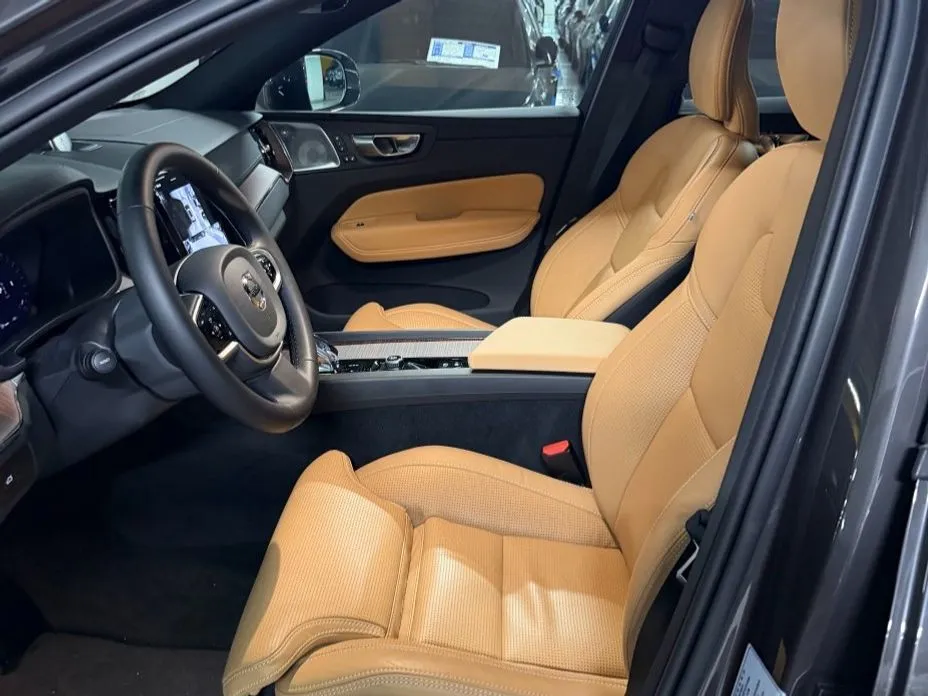 Volvo XC60 — фото 7