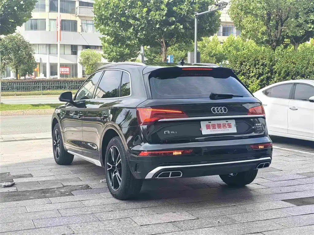 Audi Q5L — фото 8