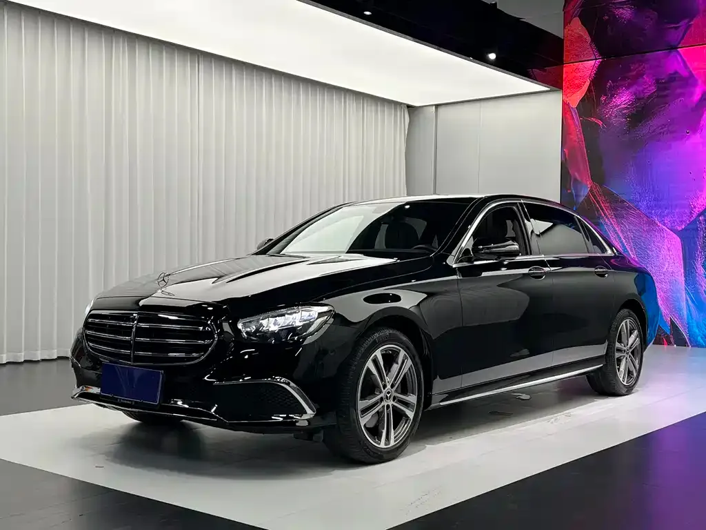 Mercedes-Benz E-Class — фото 1