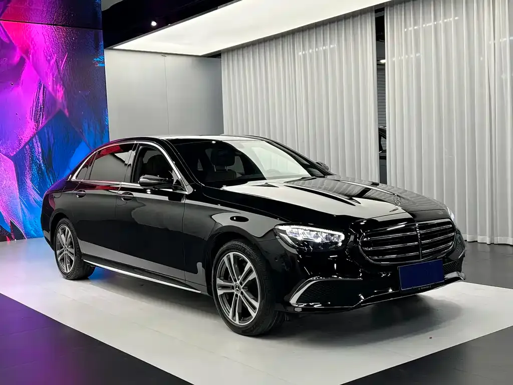 Mercedes-Benz E-Class — фото 9