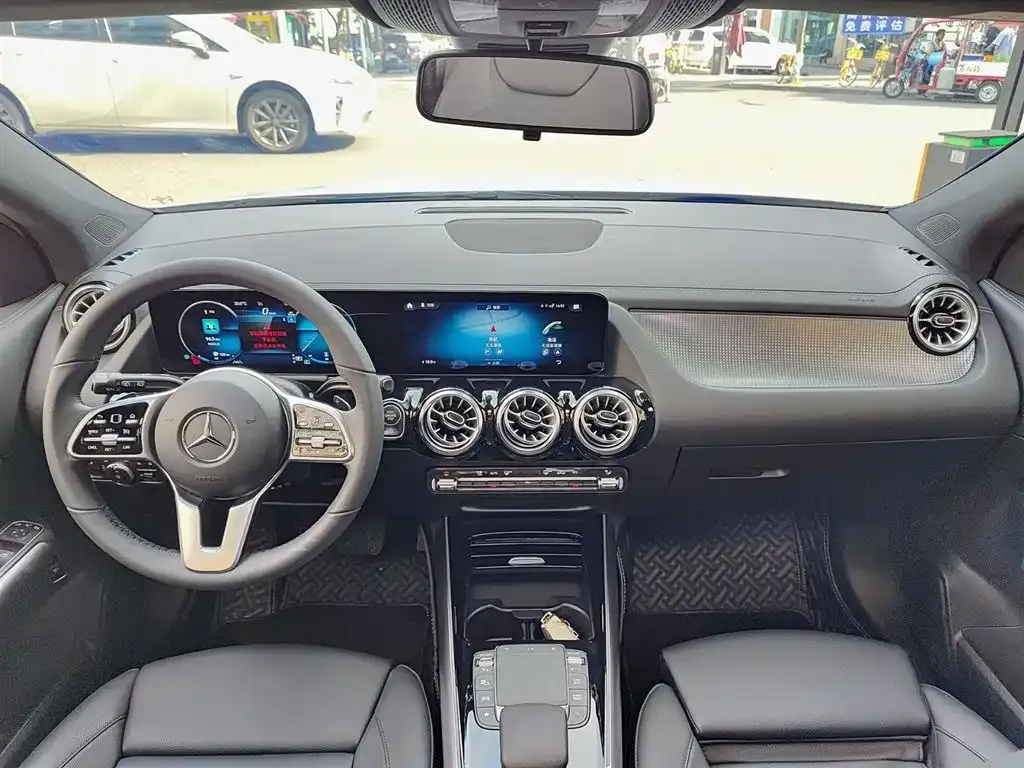Mercedes-Benz GLA — фото 6