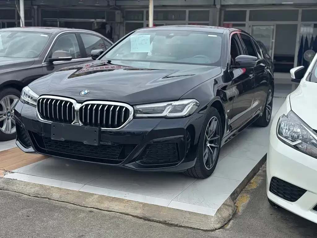 BMW 5 Series — фото 1
