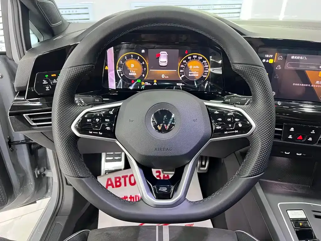 Volkswagen Golf — фото 9