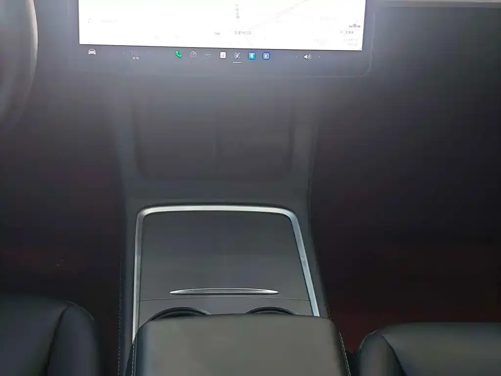 Tesla Model 3 — фото 10