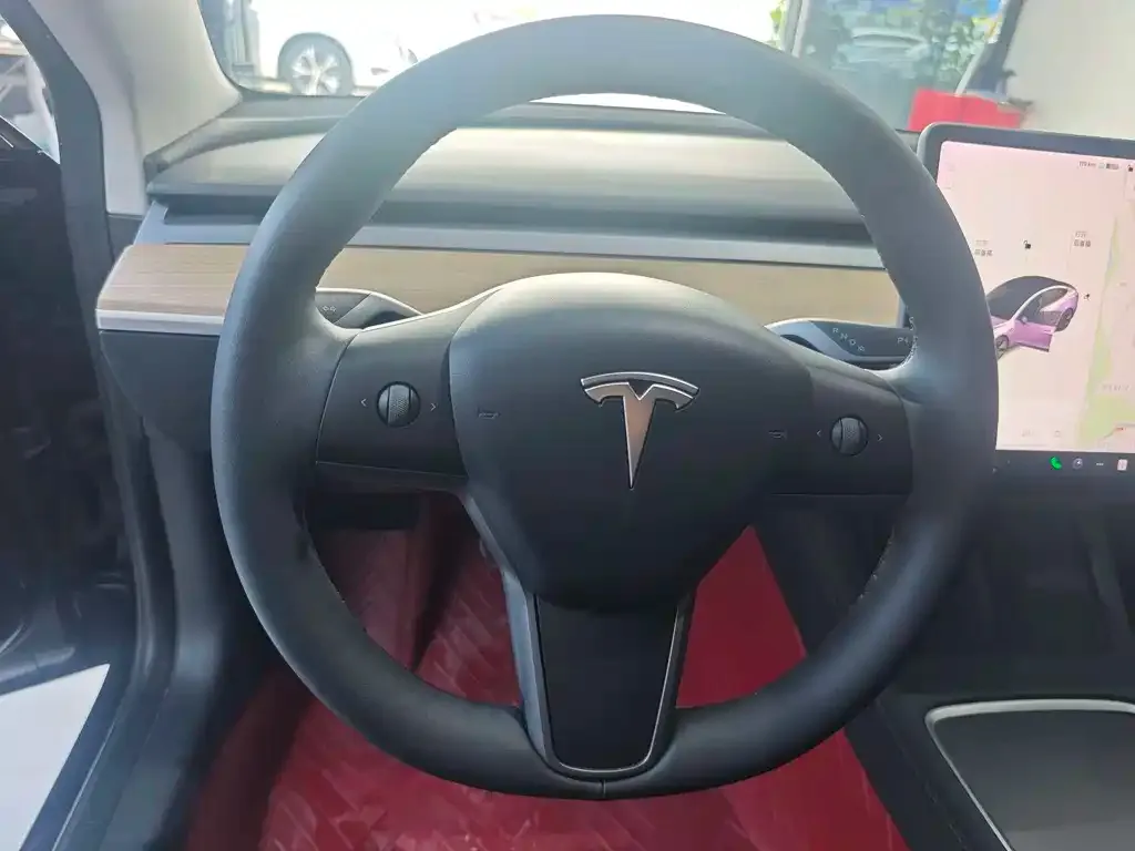 Tesla Model 3 — фото 4