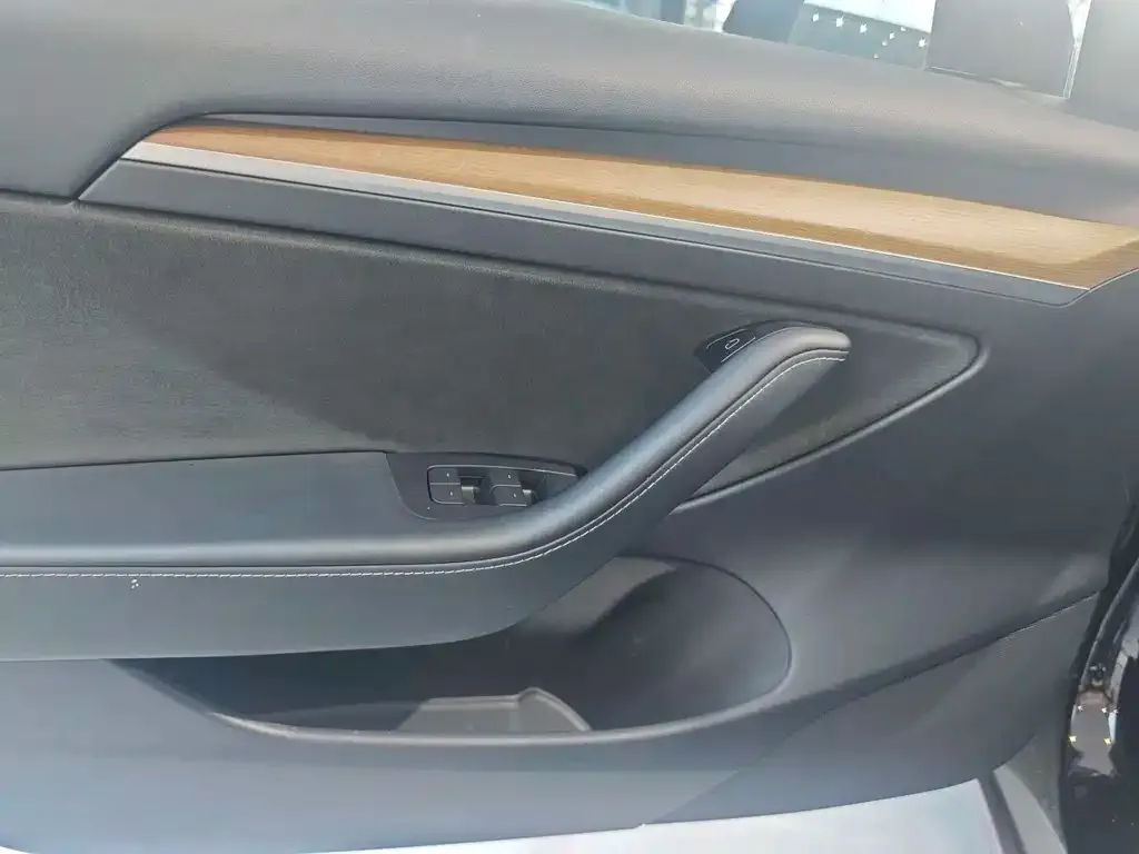 Tesla Model 3 — фото 2